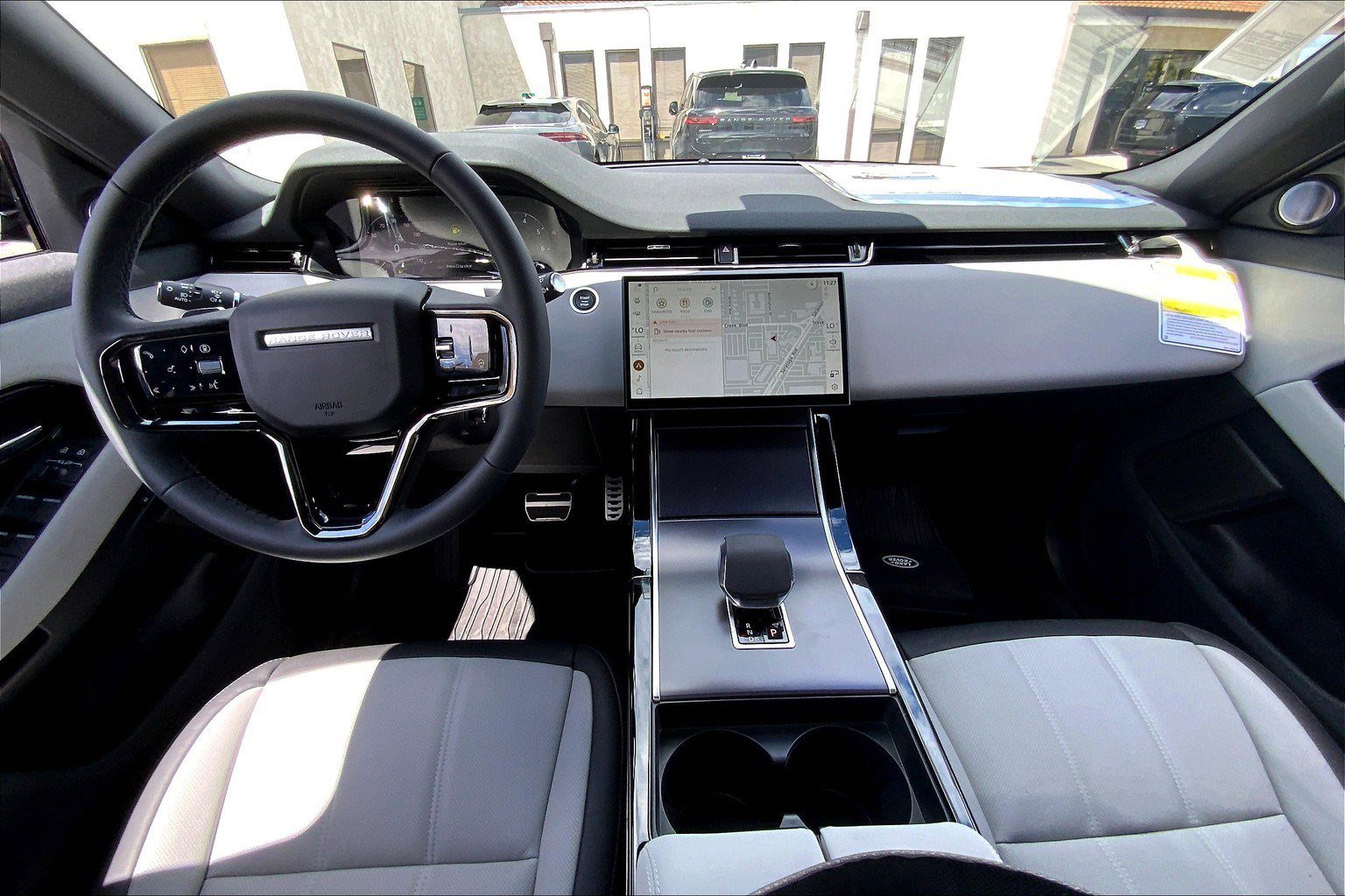 2026 Land Rover Range Rover Evoque Dynamic SE photo 4