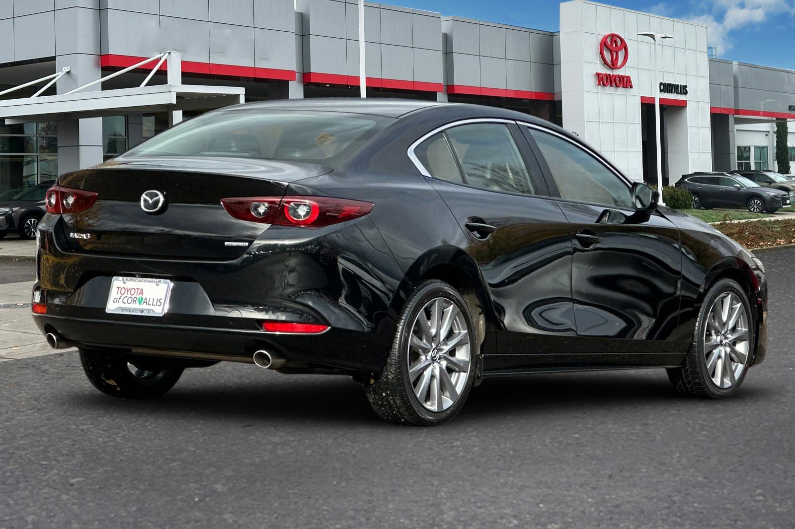 2025 Mazda Mazda3 2.5 s Preferred photo 3