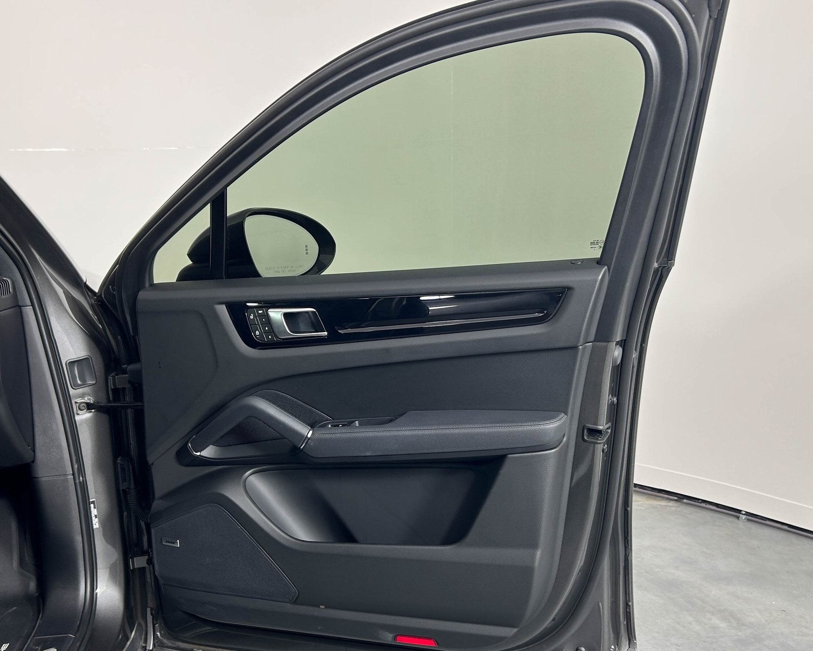 2023 Porsche Cayenne E-Hybrid Coupe photo 23