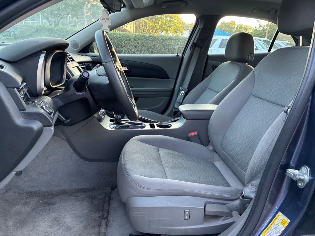 2015 Chevrolet Malibu LS photo 9