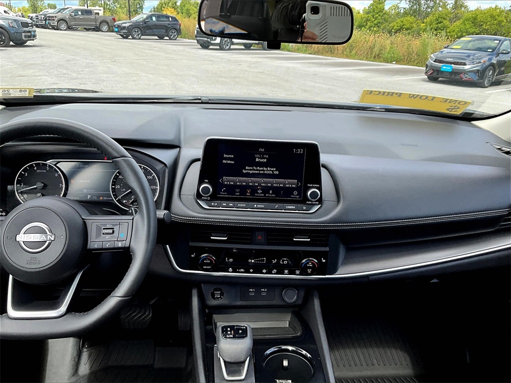 2024 Nissan Rogue SV photo 18