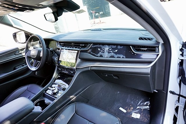 New 2023 Bright White Clear-Coat Exterior Paint Jeep 4xe image 11