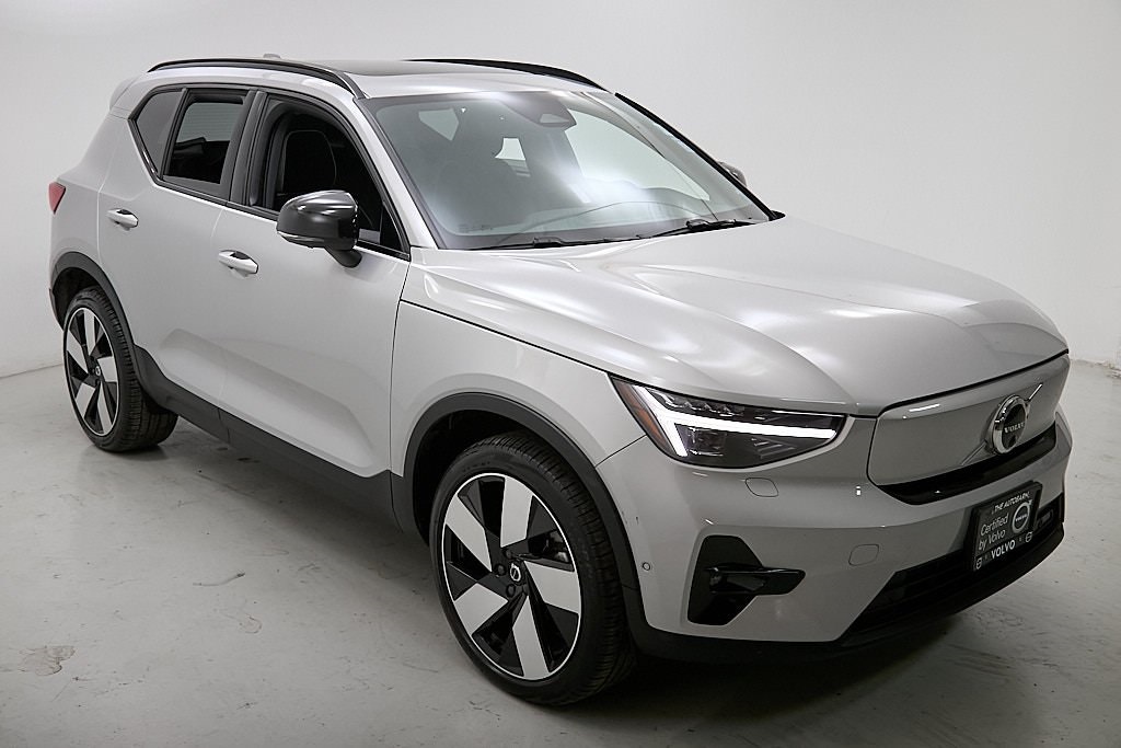 2023 VOLVO XC40 - Image 3
