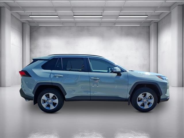 2022 Toyota RAV4 XLE photo 2