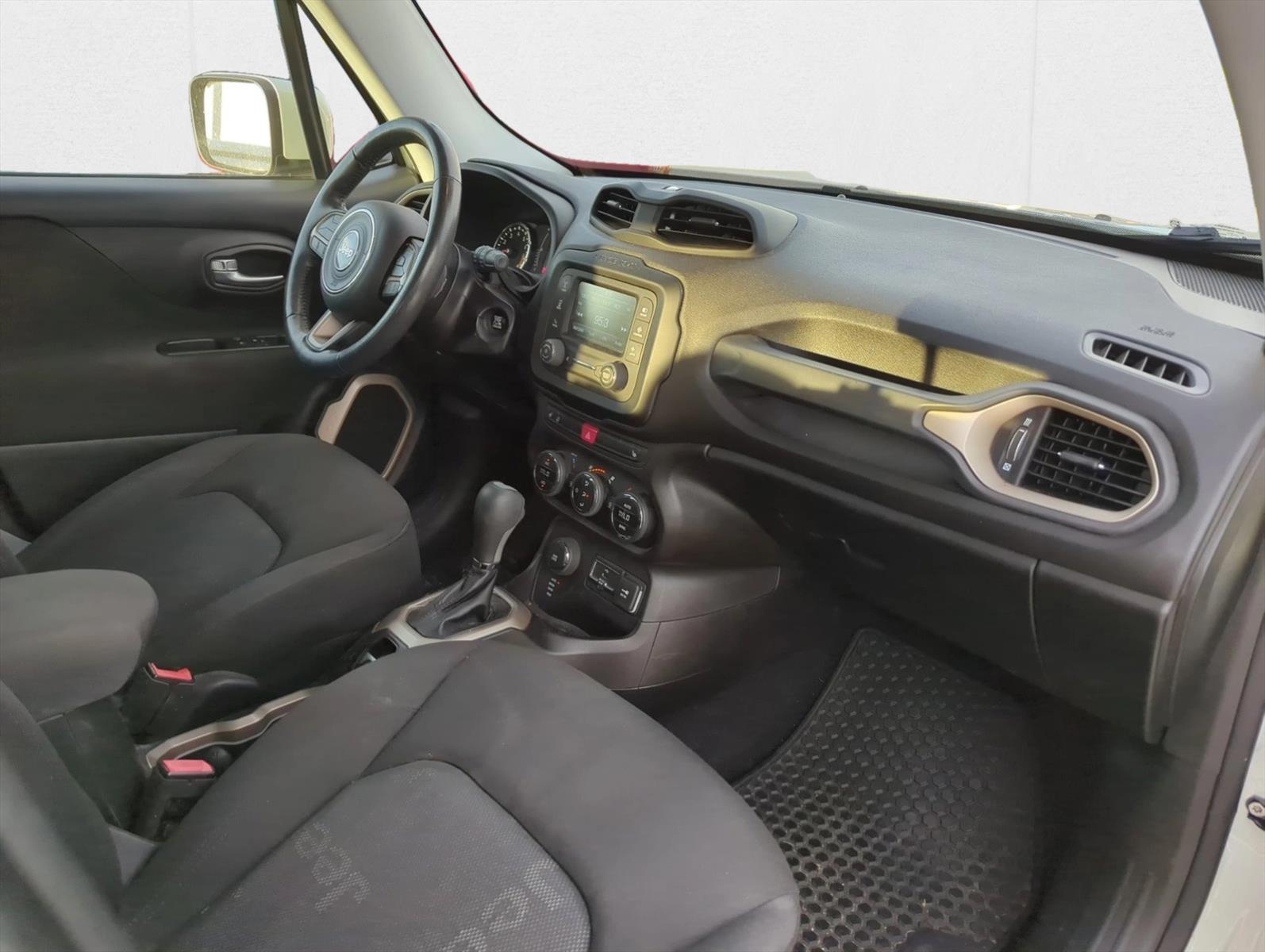 2016 Jeep Renegade Latitude photo 27