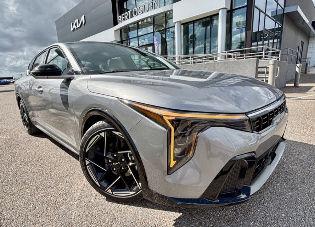 2025 Kia K4 GT-Line's photo