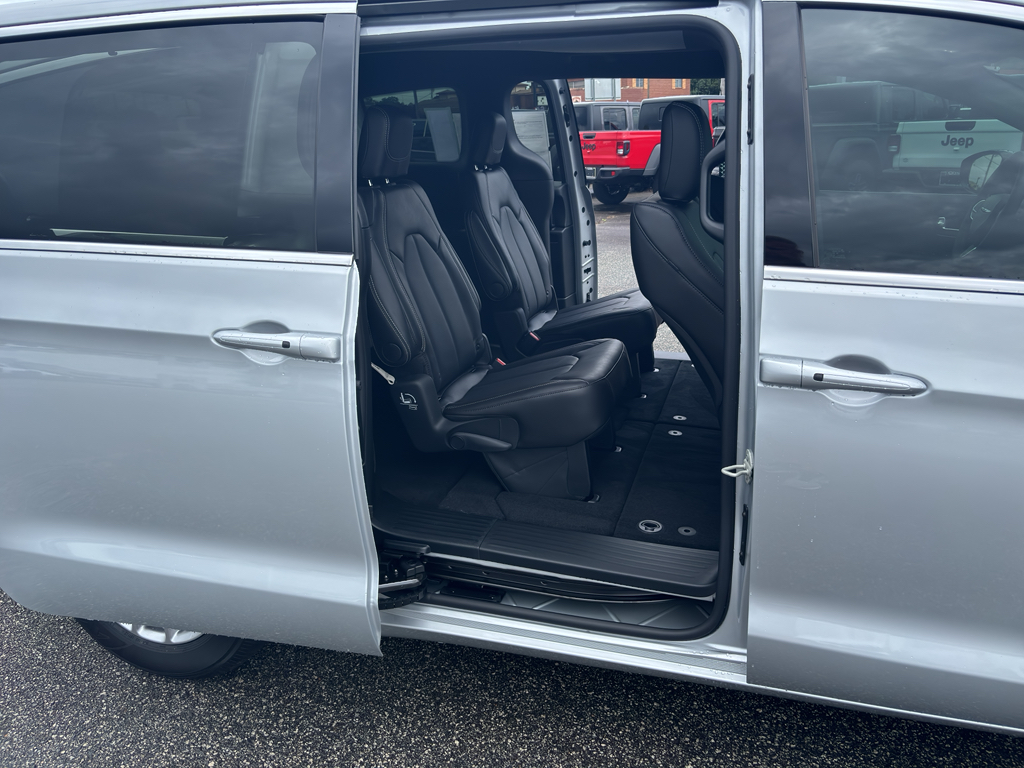2026 Chrysler Voyager LX photo 13