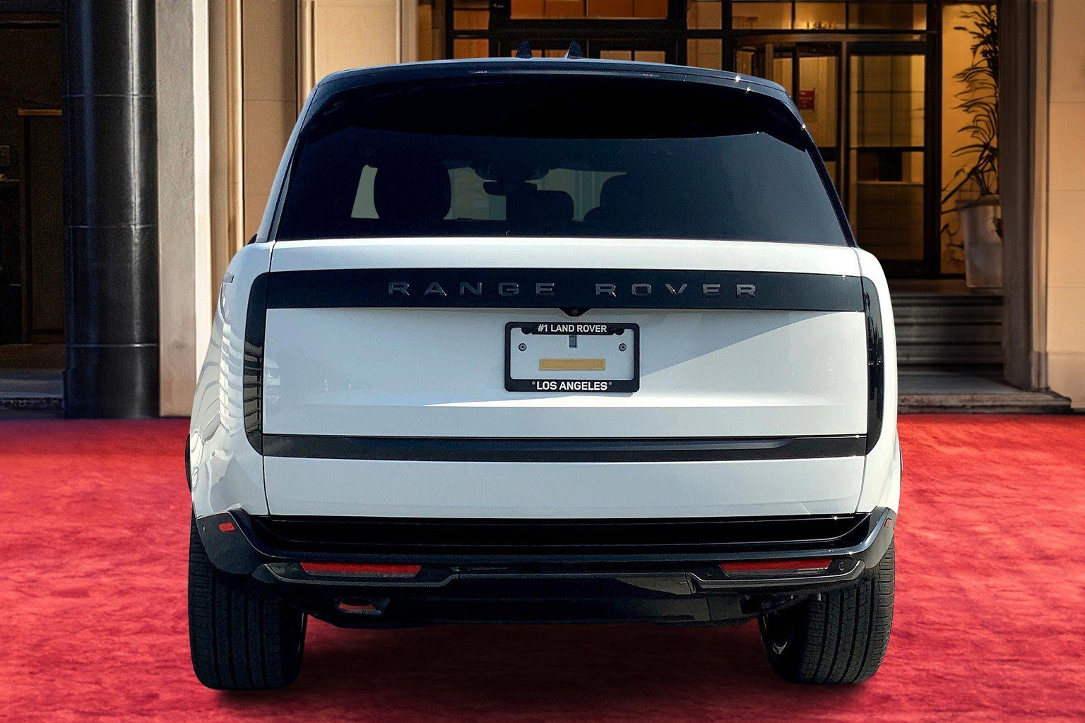 2025 Land Rover Range Rover SE photo 2