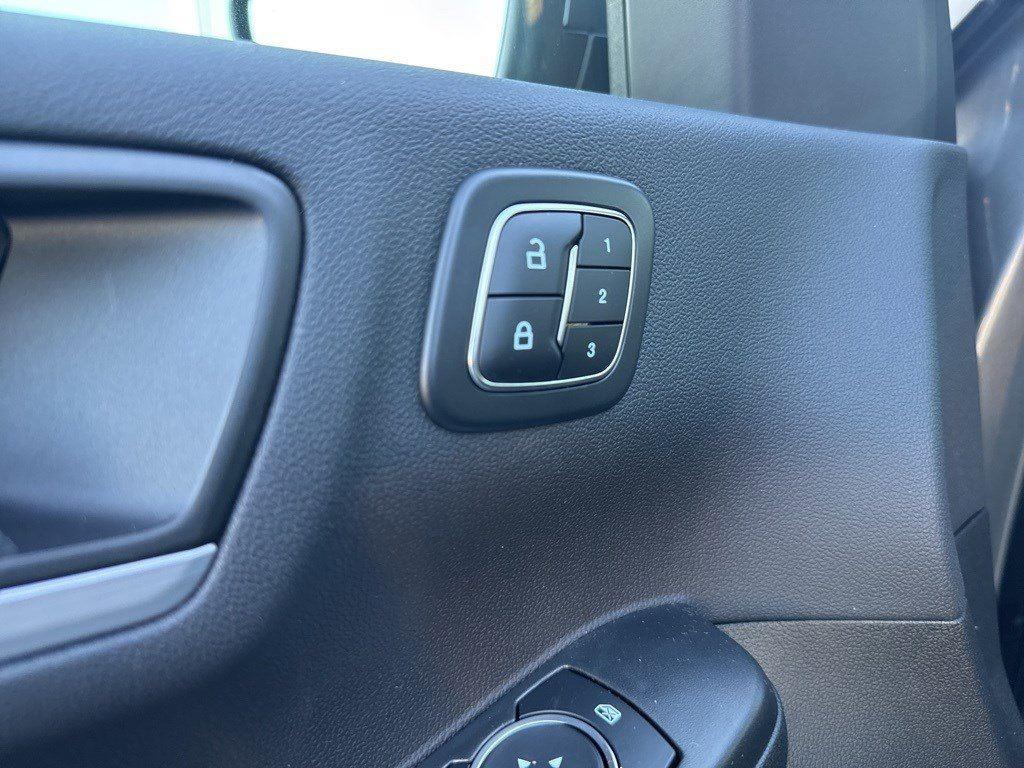 2025 Ford Escape Plug-In Hybrid photo 25