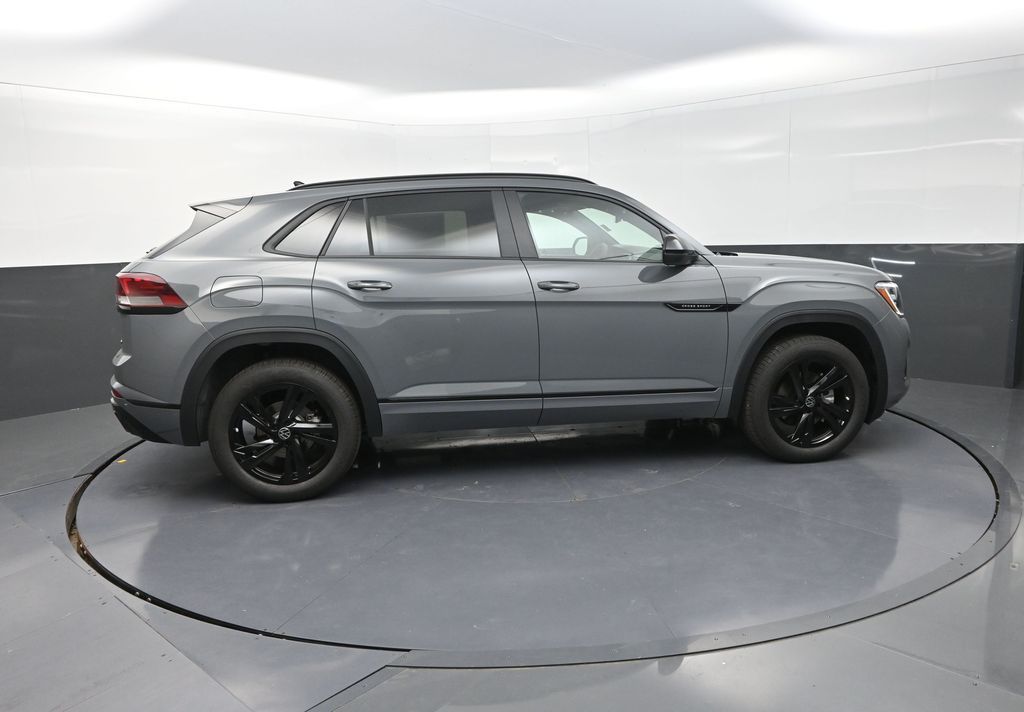 2025 Volkswagen Atlas Cross Sport SEL R-Line photo 7
