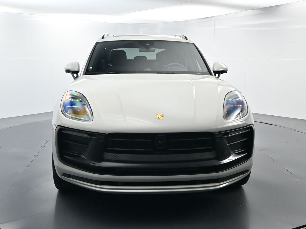 2026 Porsche Macan T photo 16