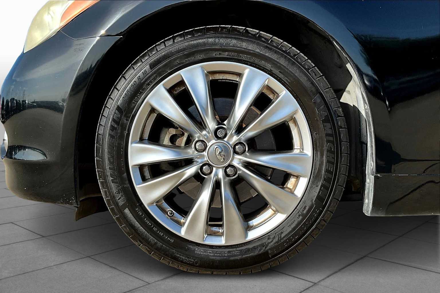 2011 Infiniti M37 photo 9