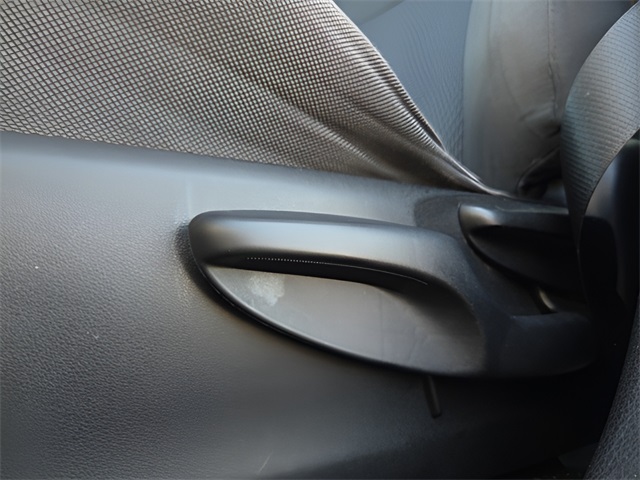 2016 Toyota Highlander LE photo 16