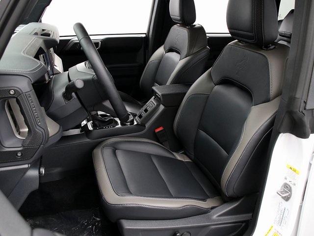 2025 Ford Bronco Outer Banks photo 9