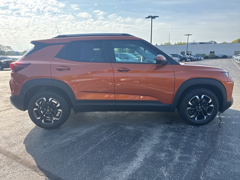 2022 Chevrolet Trailblazer LT photo 2