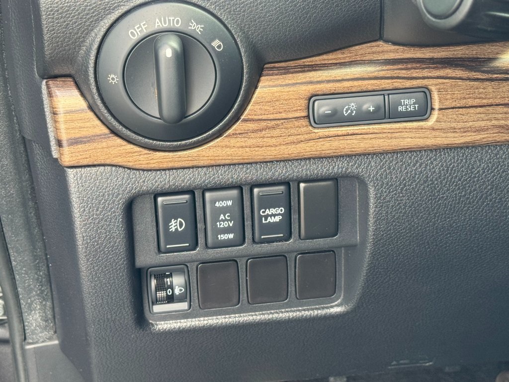 2017 Nissan Titan SL photo 21