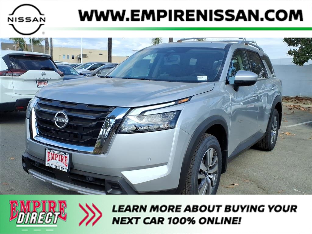 2025 Nissan Pathfinder SL's photo