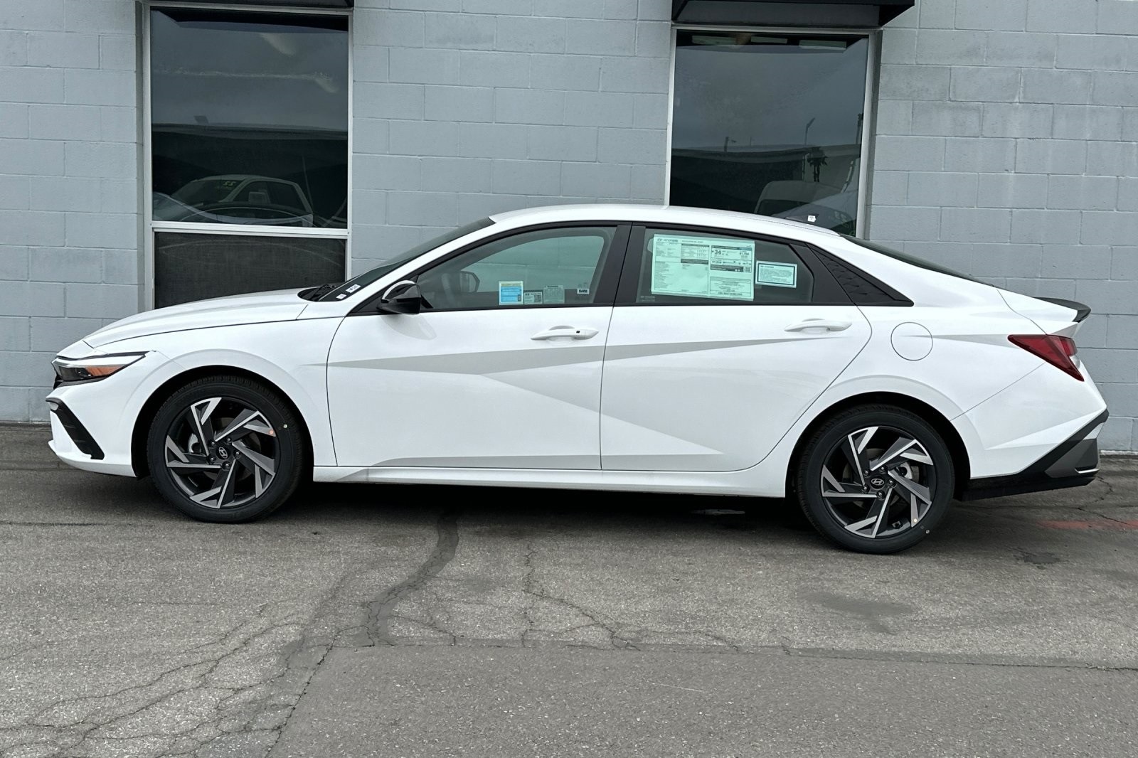 2025 Hyundai Elantra SEL Sport photo 6