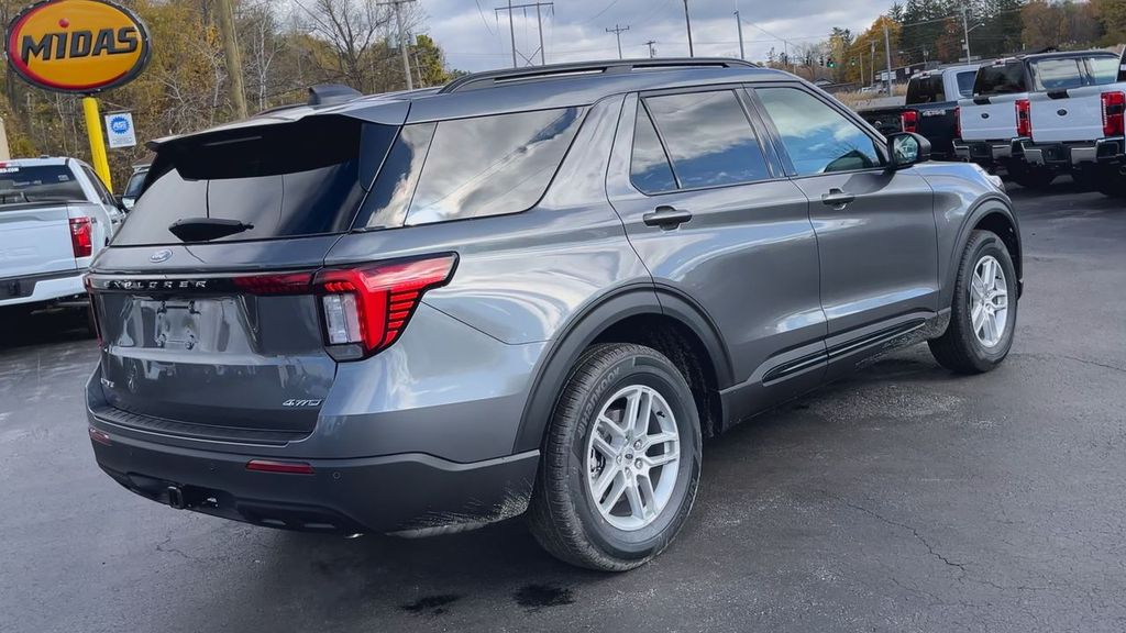 2026 Ford Explorer photo 3