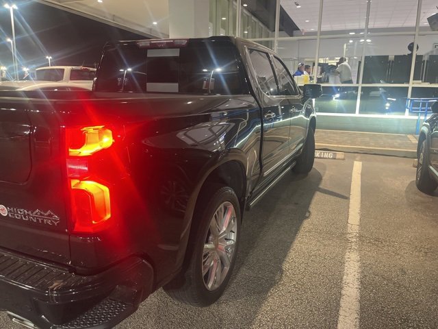 2023 Chevrolet Silverado 1500 High Country photo 2