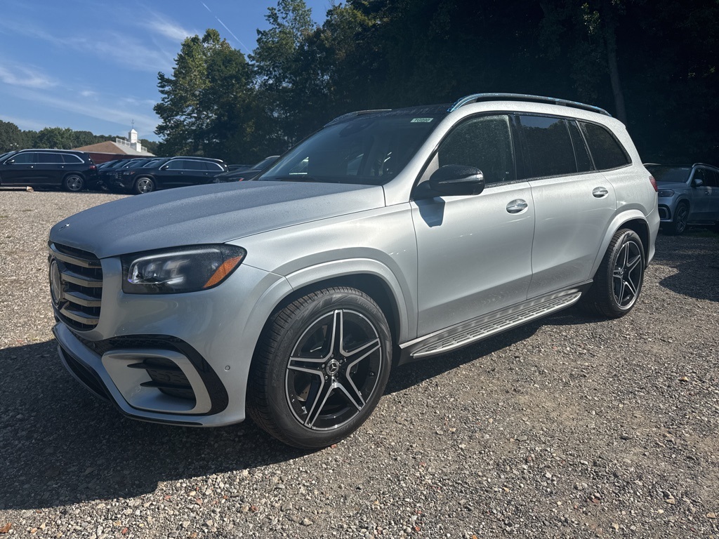 2026 Mercedes Benz GLS 450 4MATIC photo 2