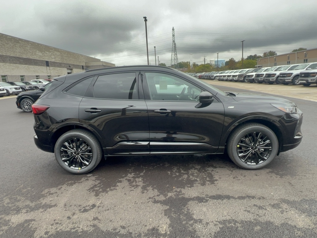 2026 Ford Escape ST-Line Elite photo 4