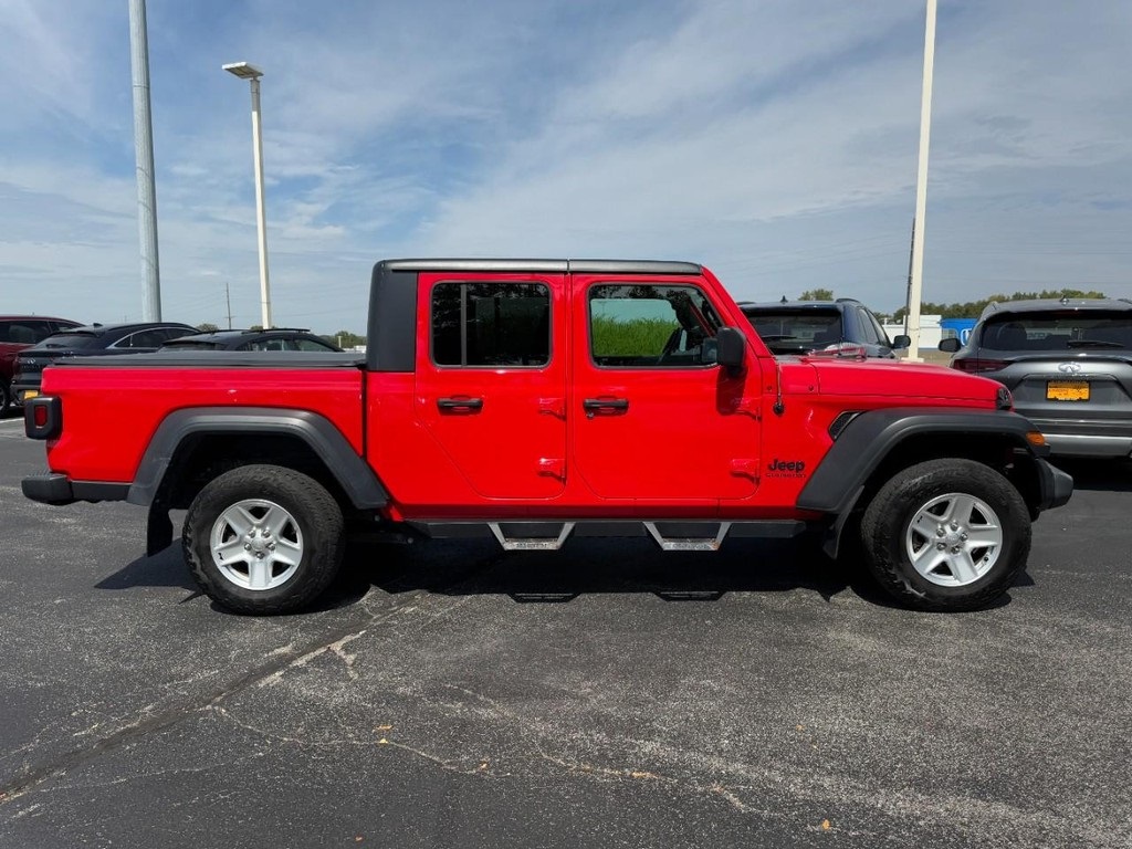 2020 Jeep Gladiator Sport photo 2