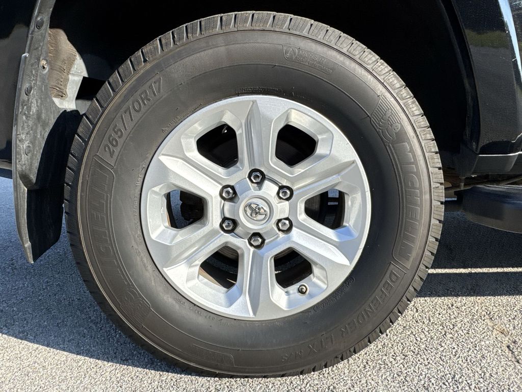 2019 Toyota 4Runner SR5 Premium photo 19
