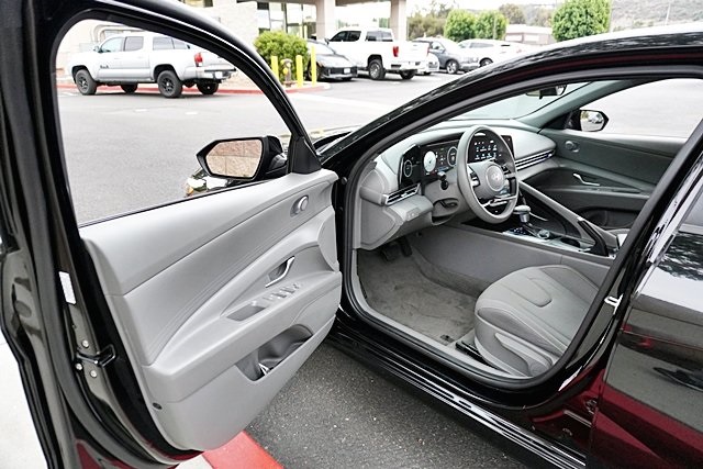 2024 Hyundai Elantra SEL photo 29