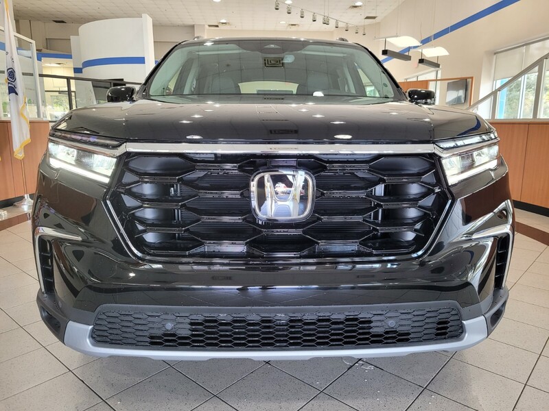 2025 Honda Pilot Touring photo 2