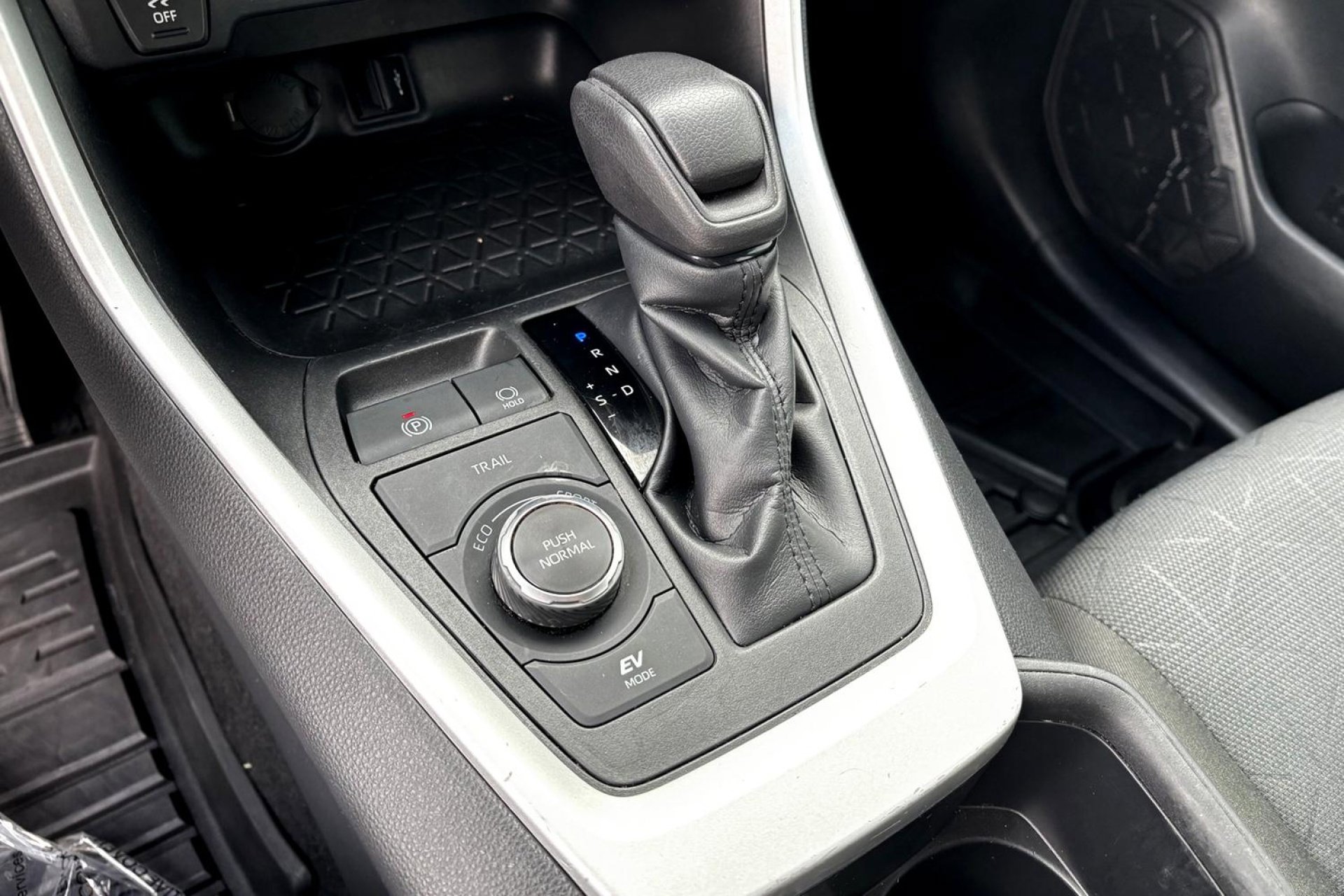 2022 Toyota RAV4 Hybrid XLE photo 16
