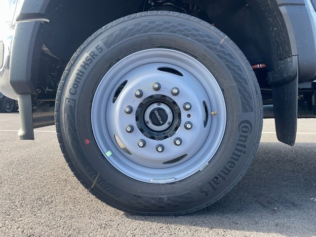 2025 Ford F-450 photo 8