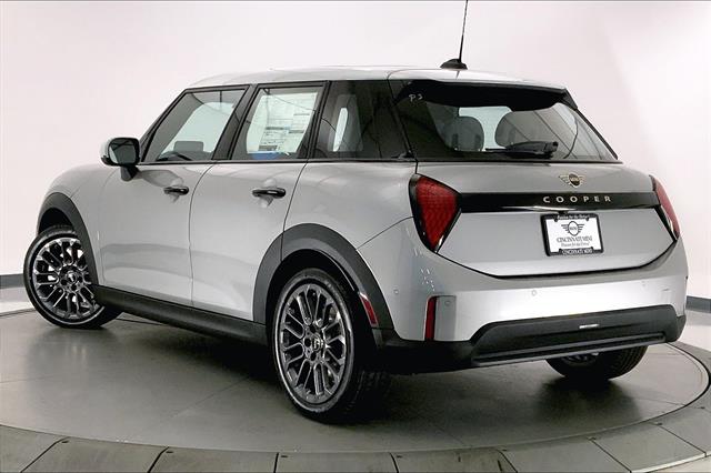 2026 Mini Cooper Hardtop 4 Door Signature photo 2