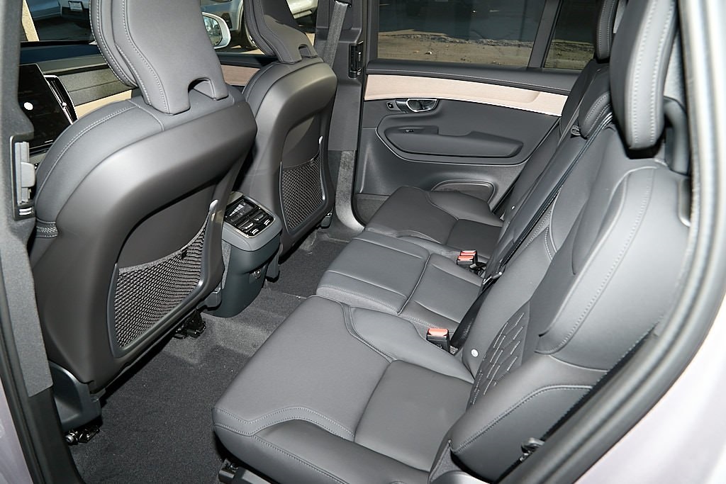 2026 VOLVO XC90 - Image 18