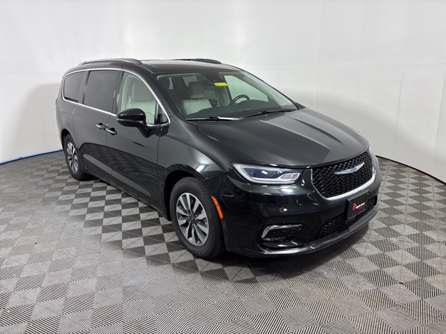 Used 2021 Chrysler Pacifica Hybrid Touring L with VIN 2C4RC1L77MR603164 for sale in Shakopee, Minnesota