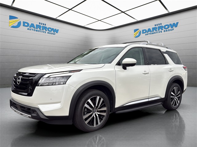 2023 Nissan Pathfinder Platinum's photo