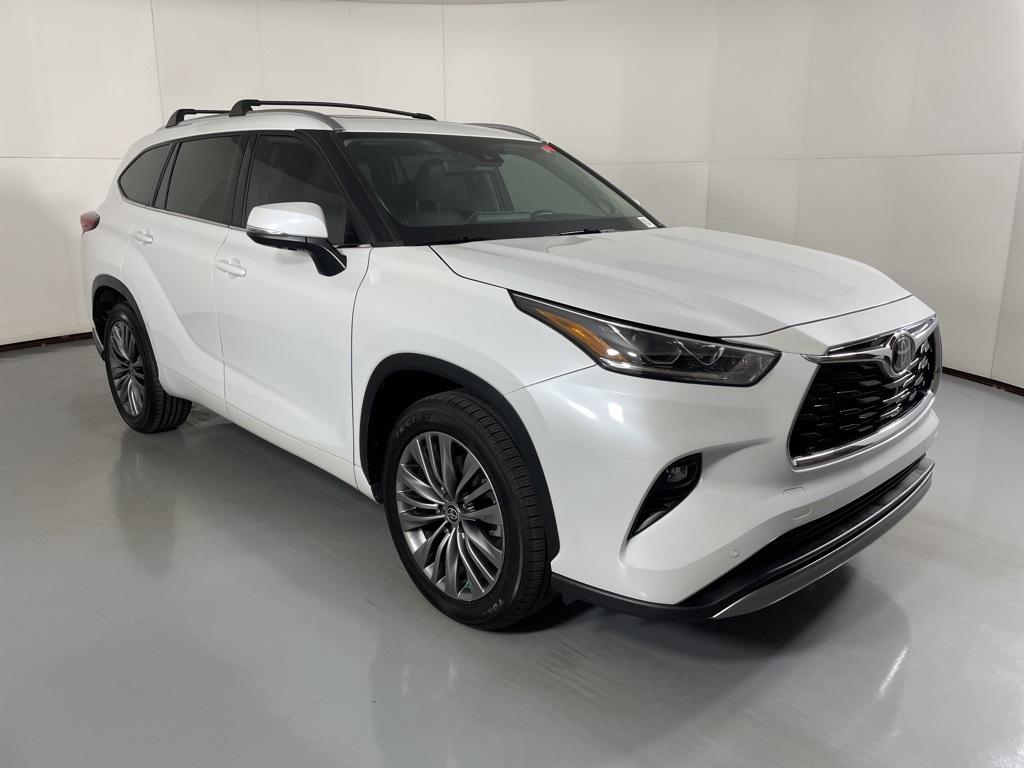 2022 Toyota Highlander Platinum photo 2
