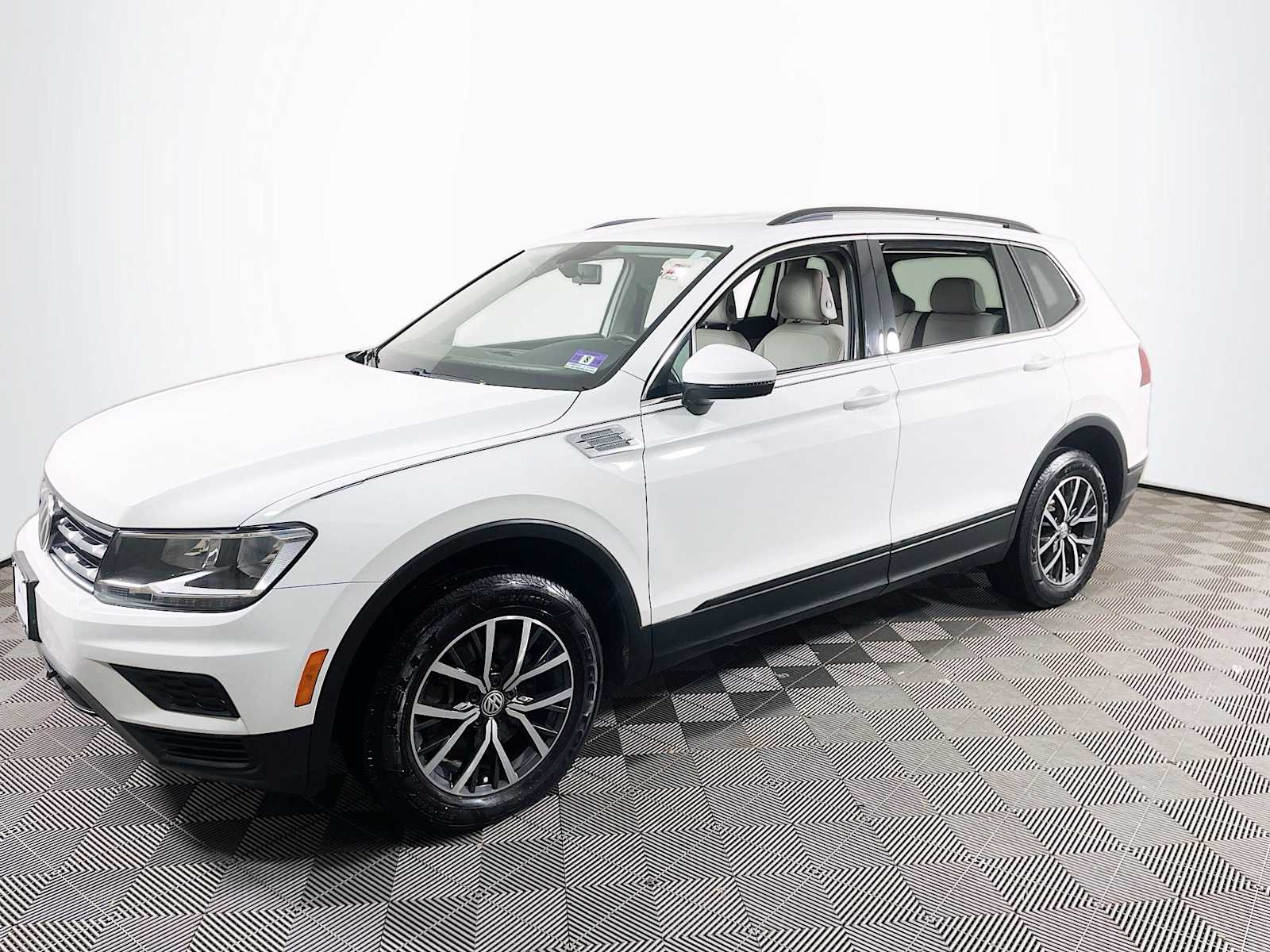 2019 Volkswagen Tiguan SE's photo