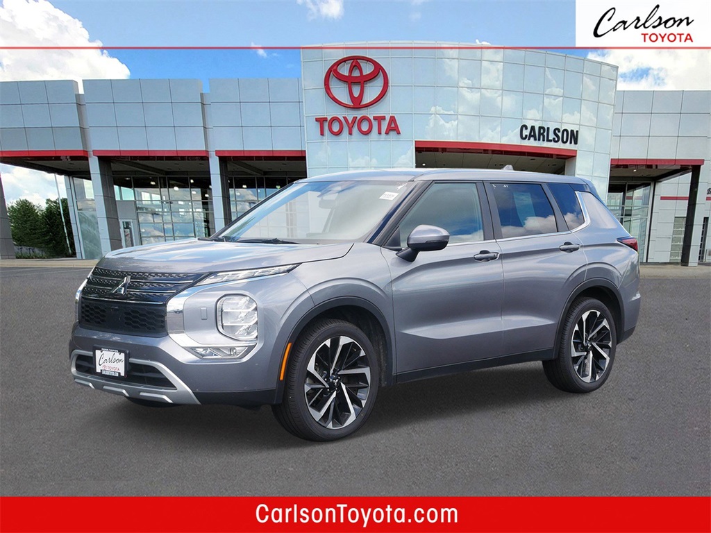 2023 Mitsubishi Outlander SE Special Edition's photo