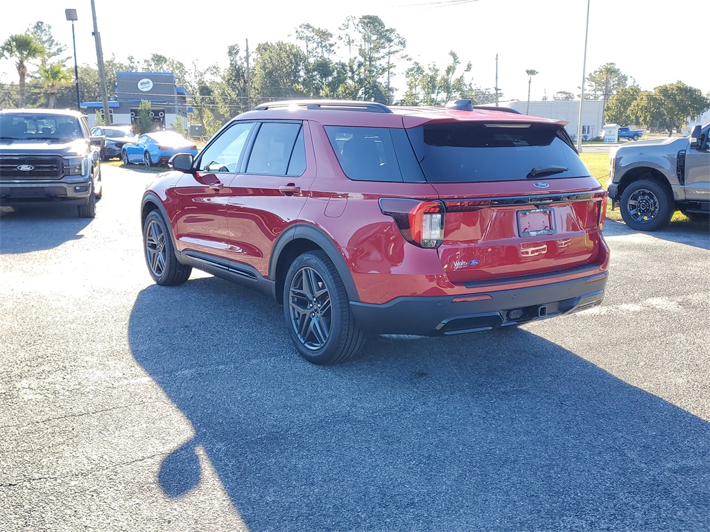 2026 Ford Explorer ST-Line photo 2