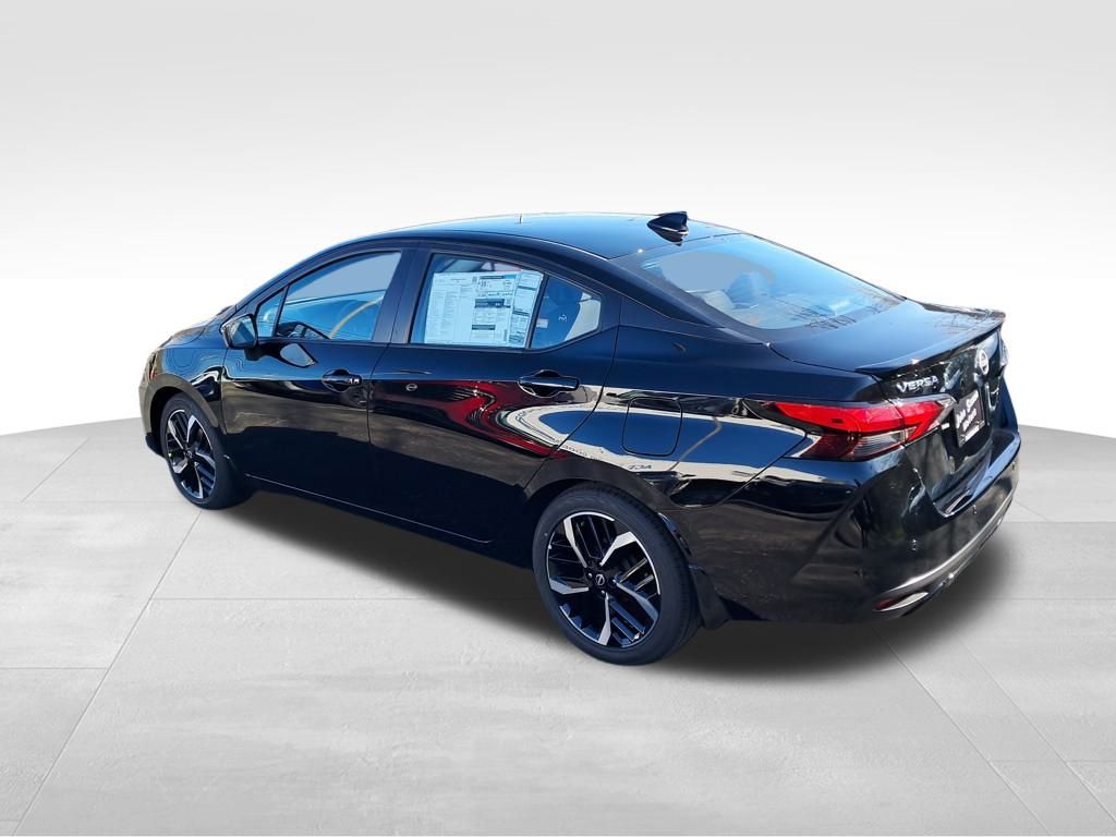 2025 Nissan Versa 1.6 SR photo 4