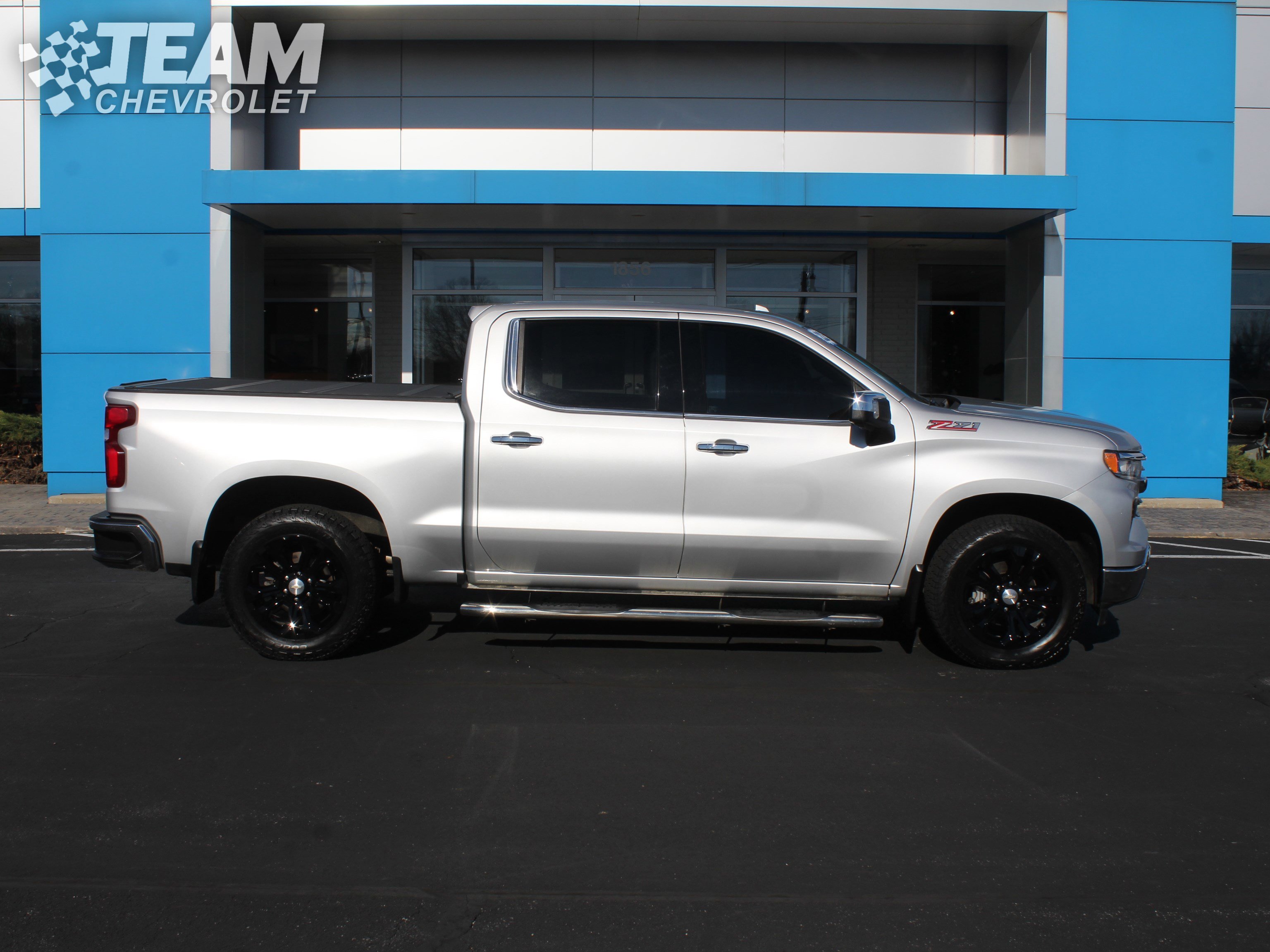2022 Chevrolet Silverado 1500 LTZ photo 3