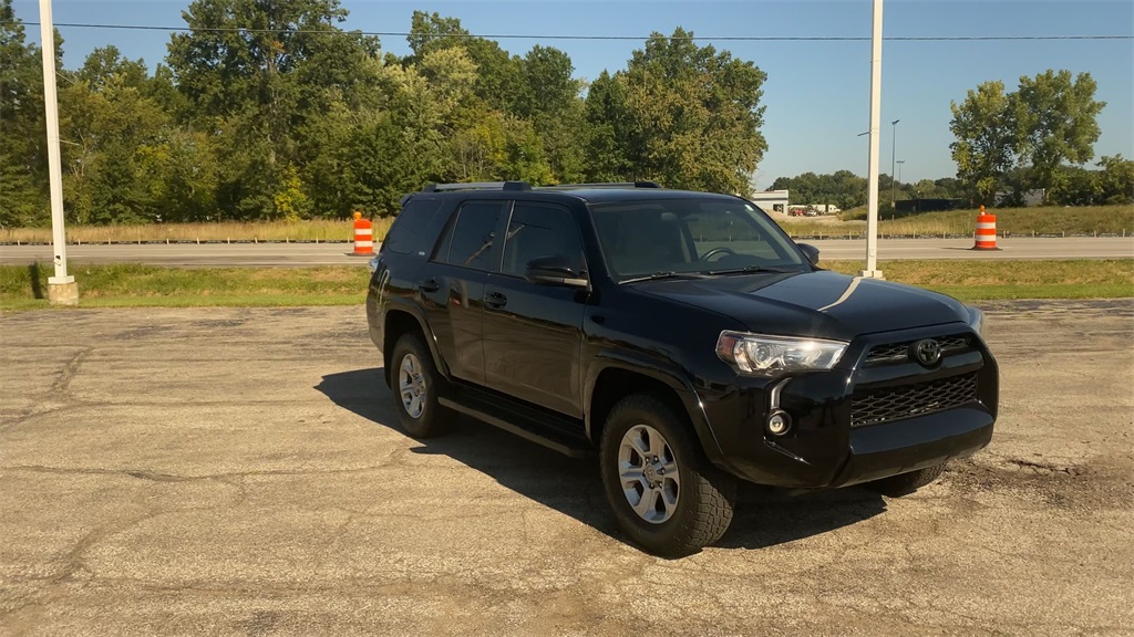 2019 Toyota 4Runner SR5 photo 2