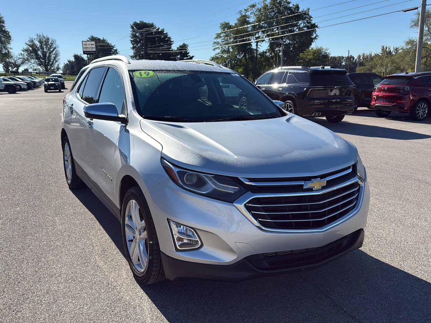 Used 2019 Chevrolet Equinox Premier with VIN 3GNAXPEX1KS669461 for sale in Salem, IN