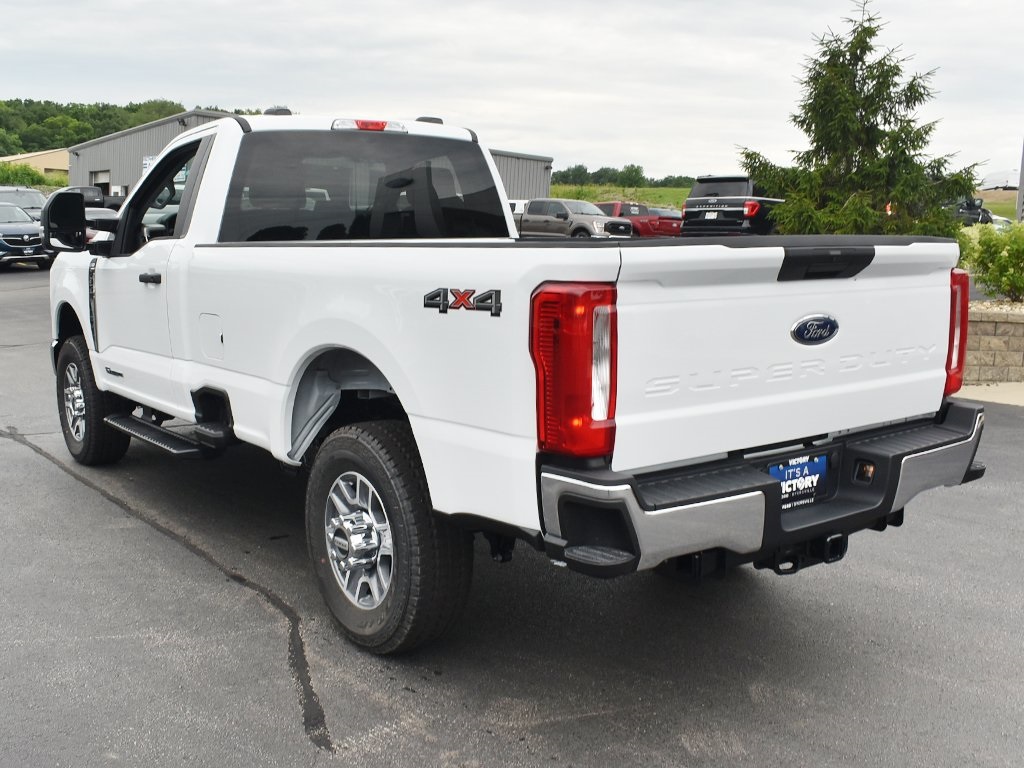 2025 Ford F-350 XLT photo 3