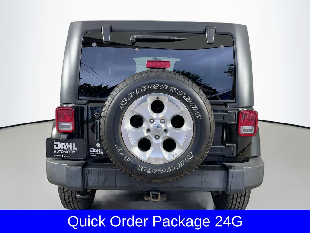 2015 Jeep Wrangler Unlimited Sahara photo 6