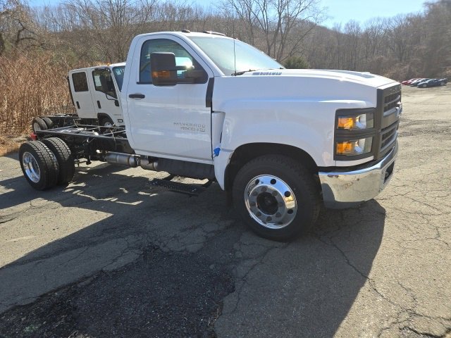 2024 Chevrolet Silverado 4500 Medium Duty Chassis Cab Work Truck's photo