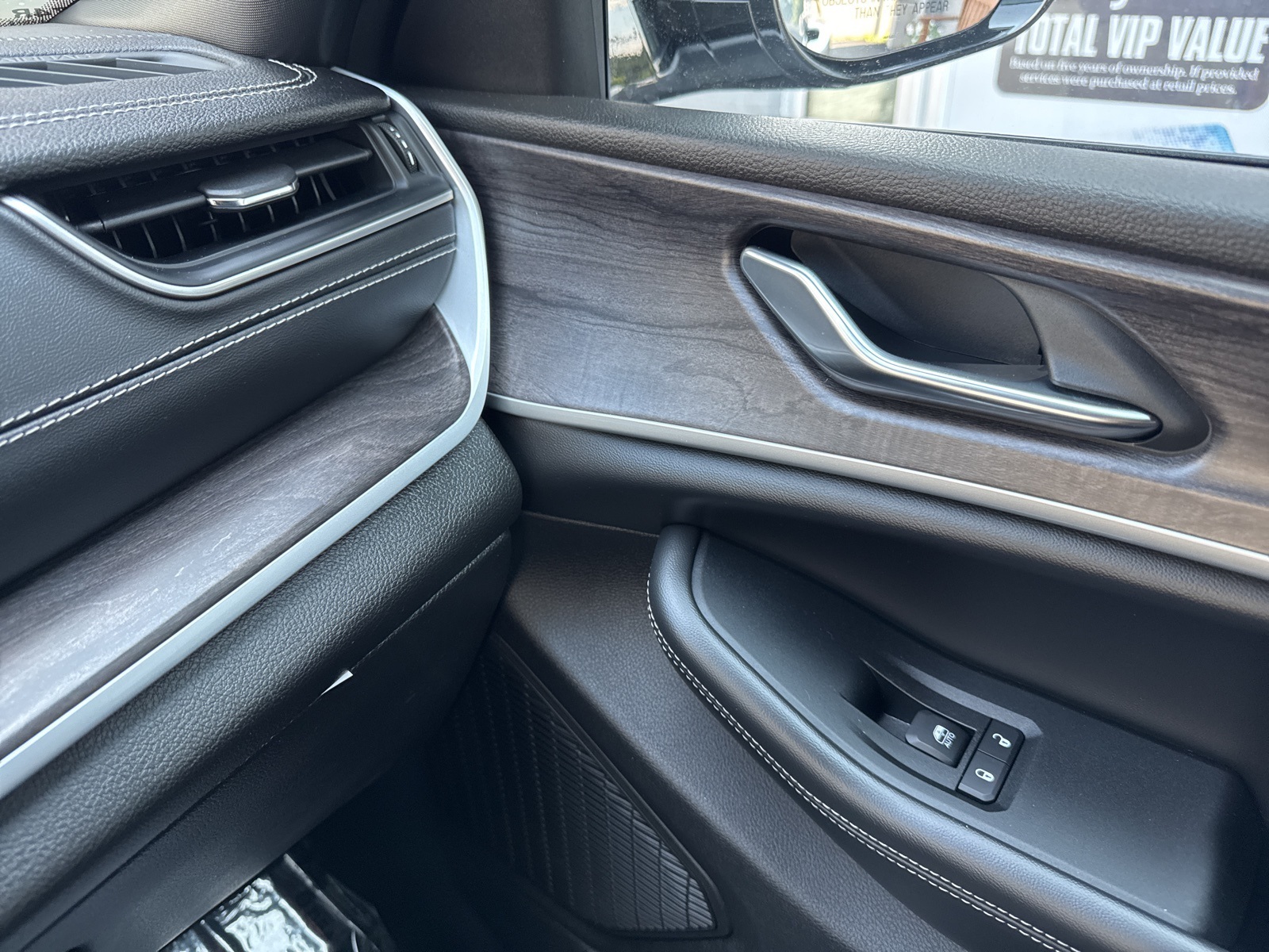 2024 Jeep Grand Cherokee Limited photo 16