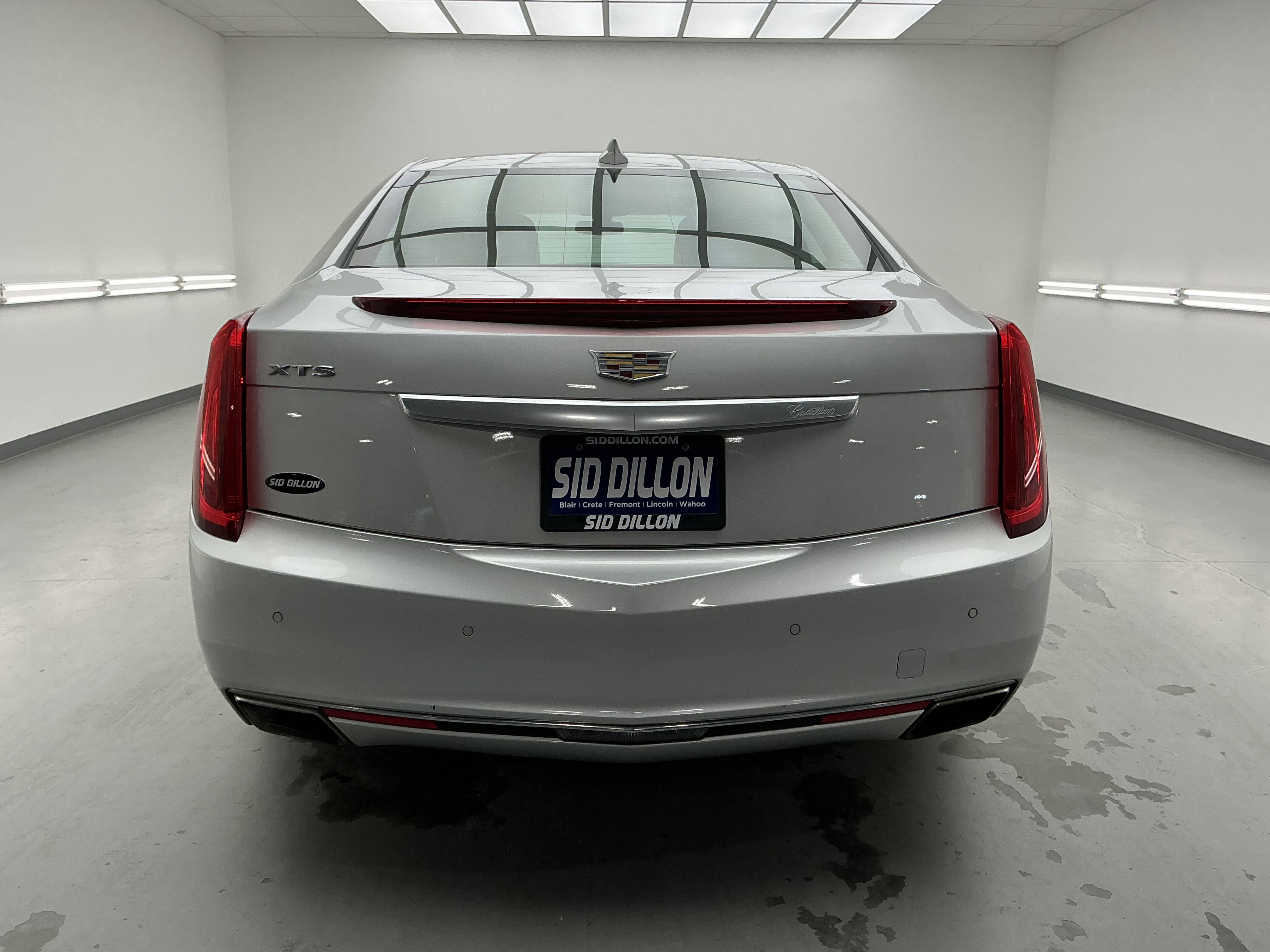 2017 Cadillac XTS Luxury photo 3