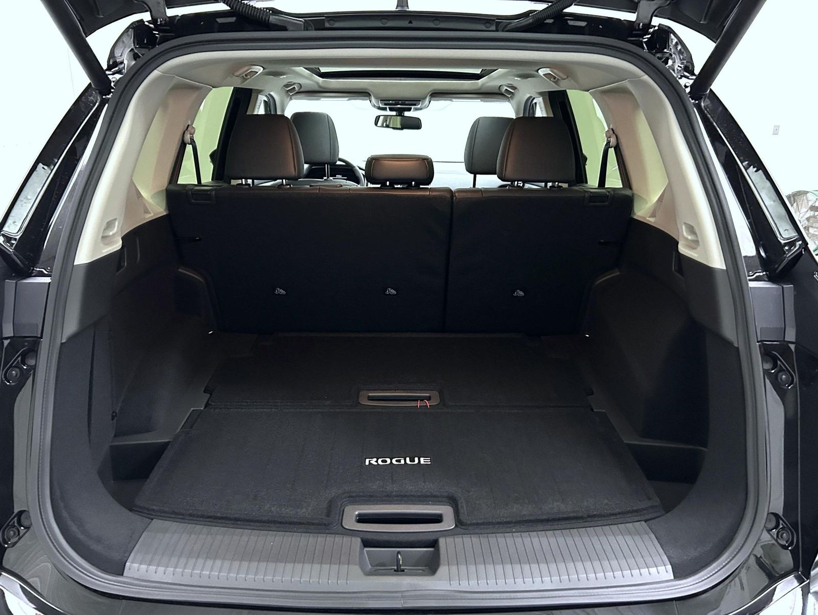 2026 Nissan Rogue Platinum photo 7